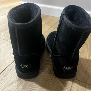 Ugg Australia black short boot